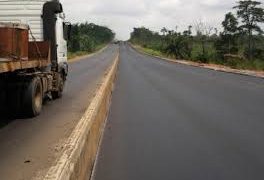 OMG! Customs officer allegedly shot man along Benin-Ore Expressway (Videos)